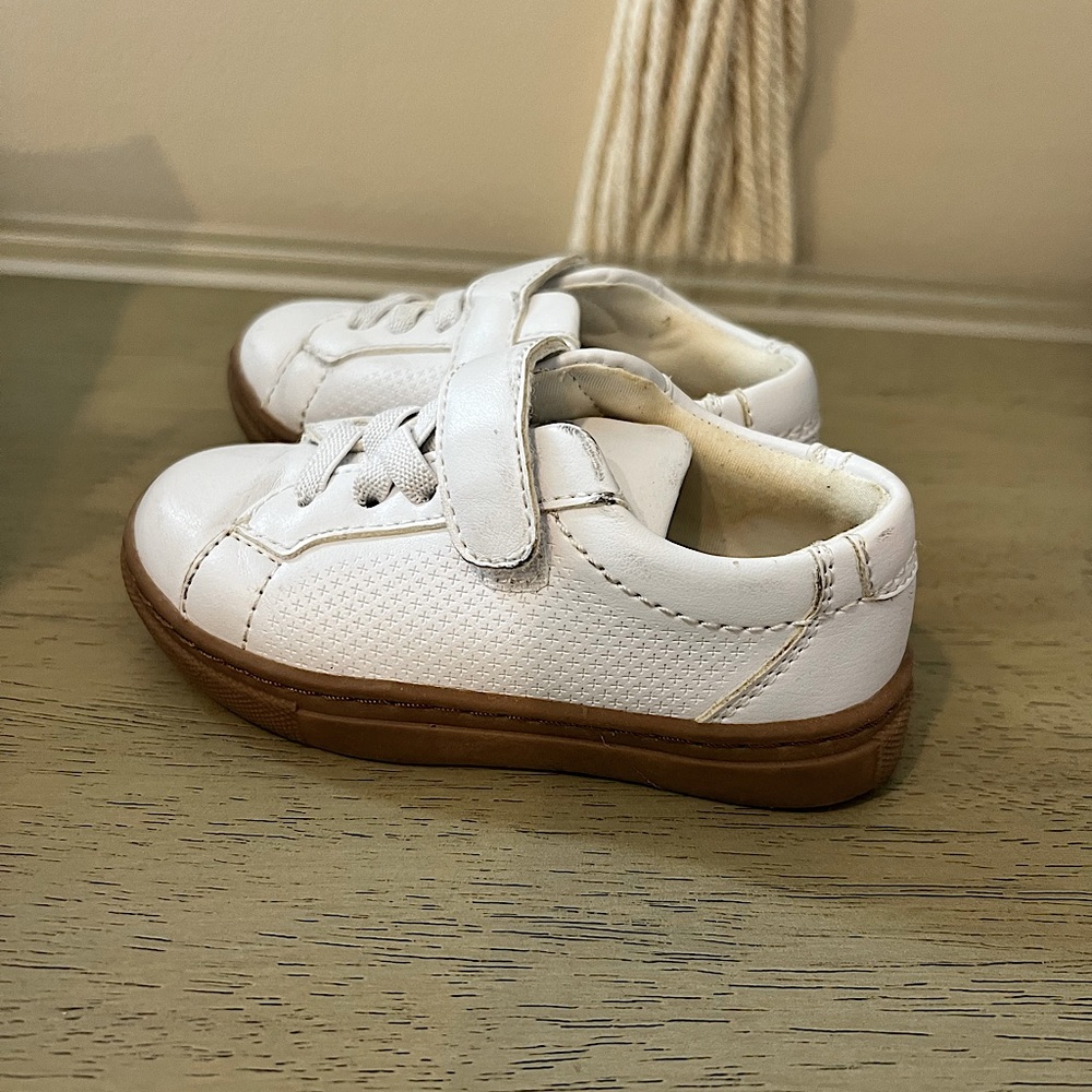 Nordstrom Rack white toddler sneakers size 6
